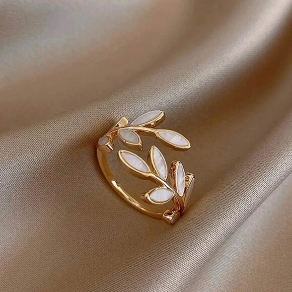 ($4) Kiss Leaf Wrap Ring - Picture 3 of 3